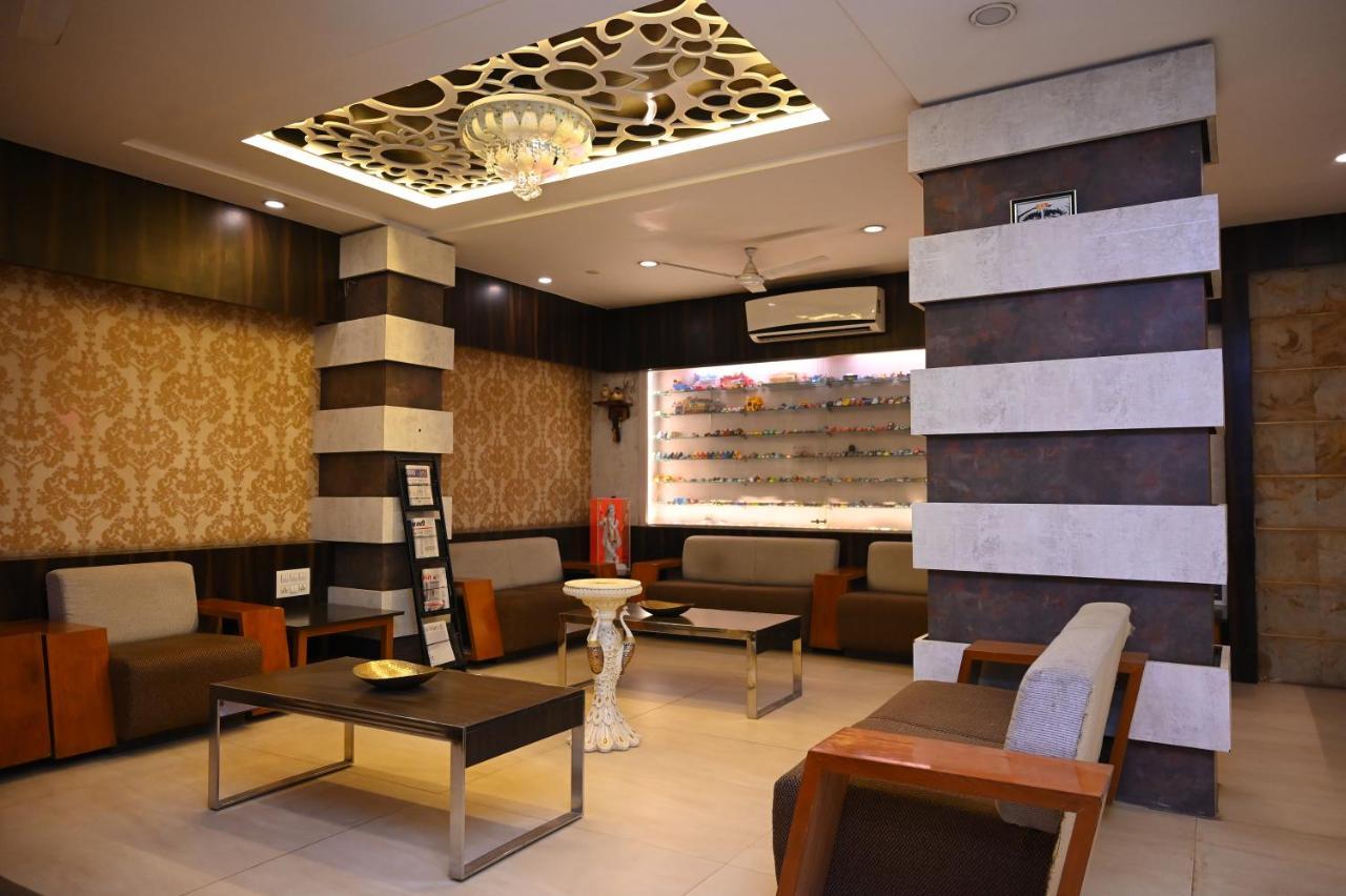 Hotel Center Point Солапур Екстериор снимка